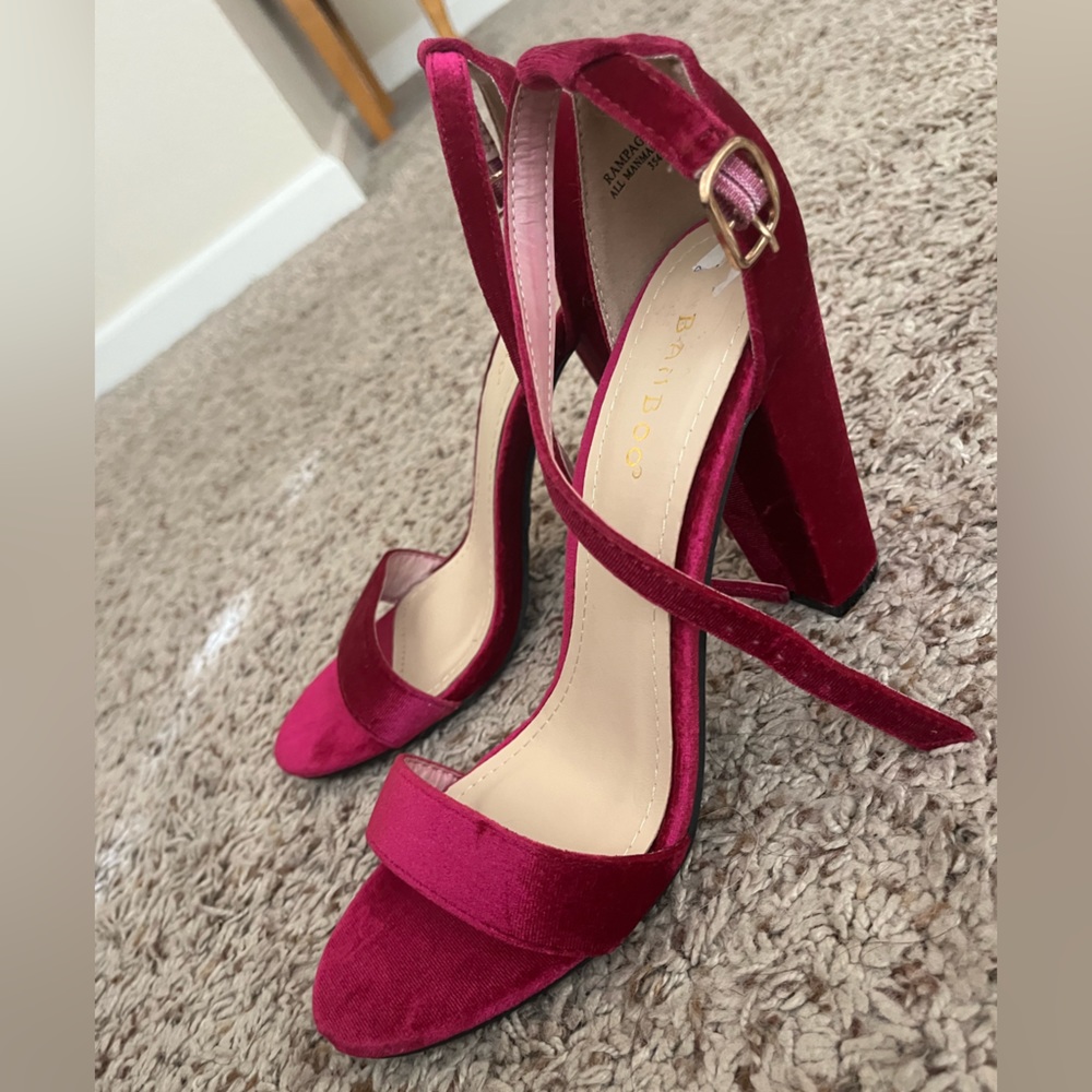Size 8 Magenta heels